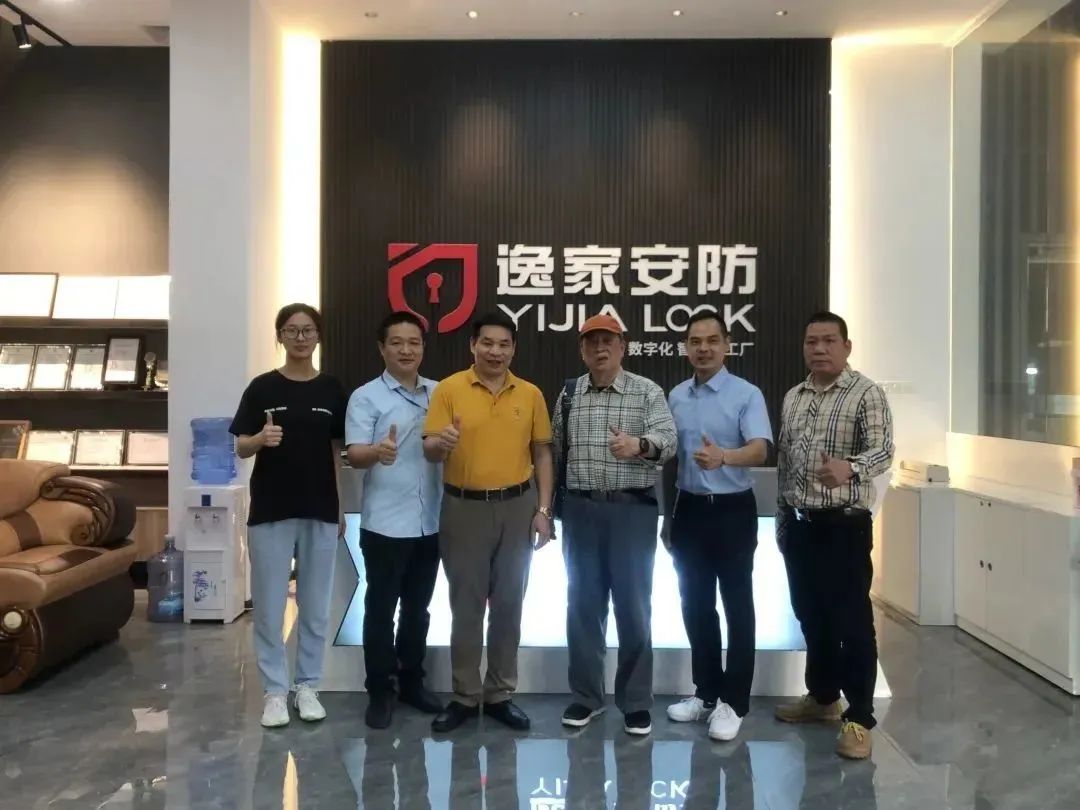 “設計(jì)引領創價值”中國(guó)工(gōng)業(yè)設計(jì)協會(huì)副會(huì)長(cháng)湯重熹莅臨逸家(jiā)安防參觀指導！